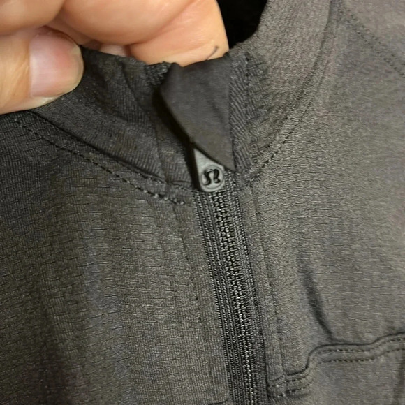 LIKE NEW LULULEMON women’s bicycle jerseys in black size XS - Picture 4 of 8